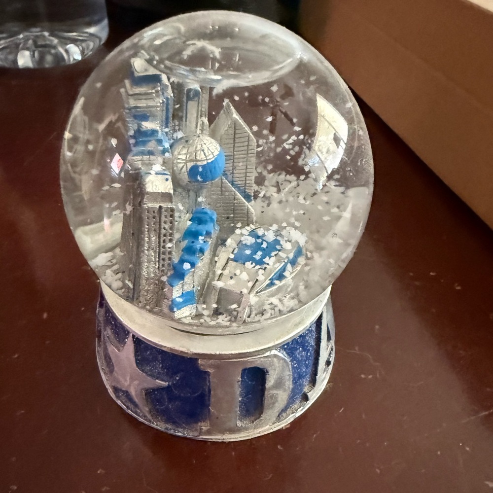 Dallas Cowboys Snow Globe